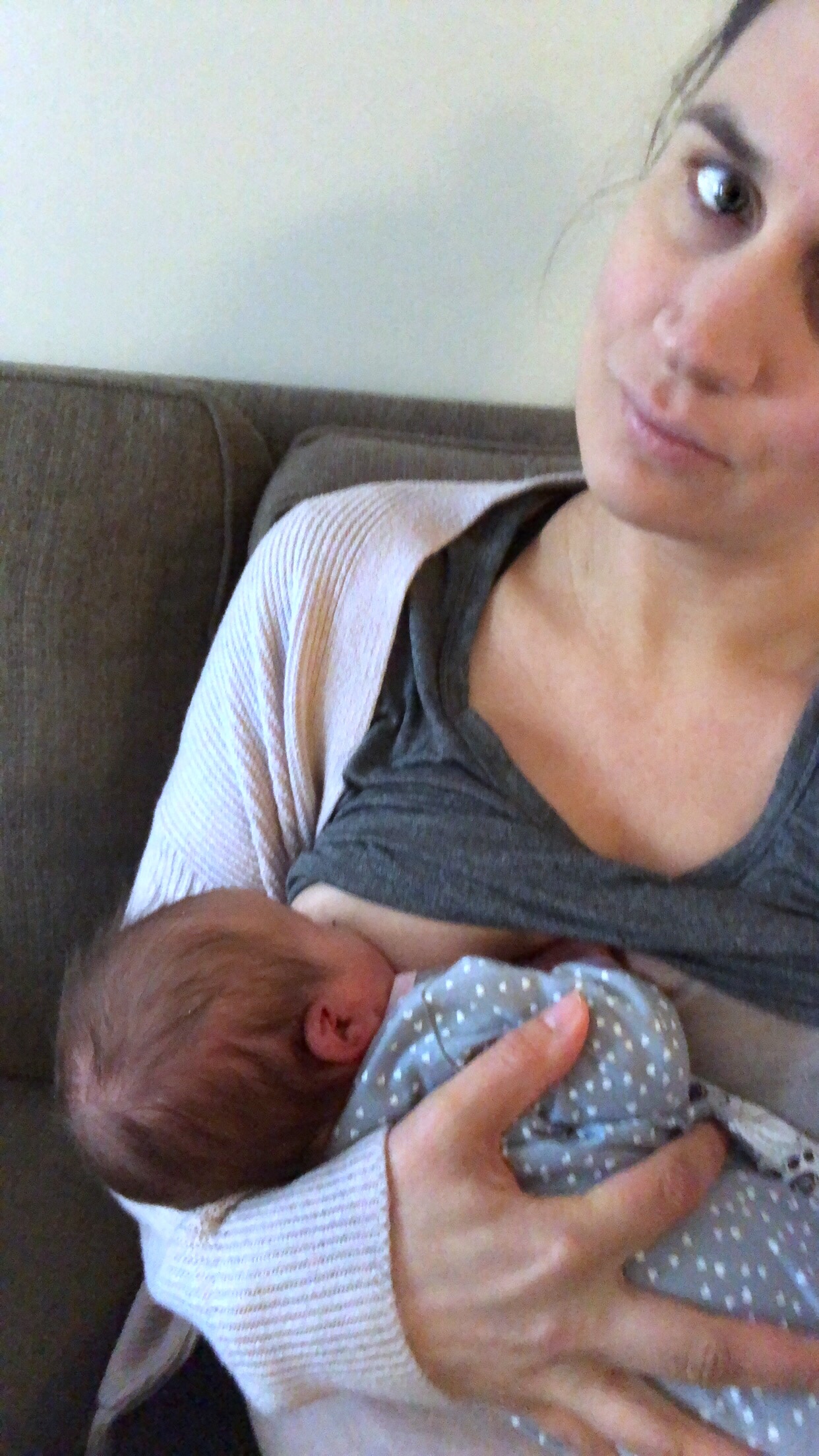 Facing the breastfeeding struggle with your new baby? Here are some tips and tricks to keep in mind to get your though breastfeeding. | Breastfeeding | Motherhood | Newborn |