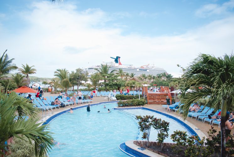 Have you been looking for the best family friendly cruise for your family vacation? Here is why Carnival cruise line is your family friendly cruise for any budget! | Carnival Cruise | Family cruise | Travel | Kids travel |